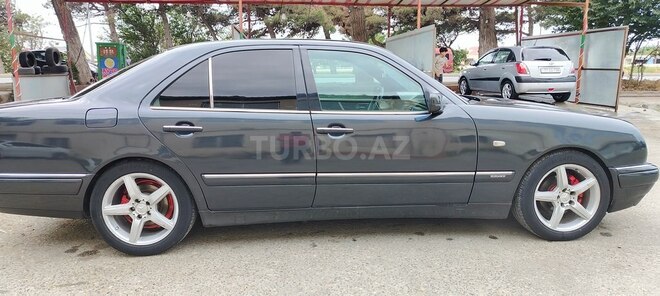 Mercedes E 230 1997, 425,000 km - 2.3 l - Bakı