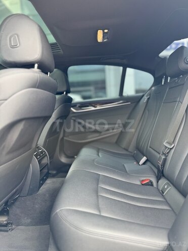 BMW 530e-15