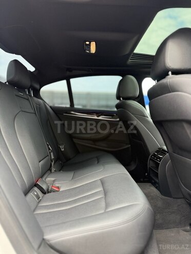 BMW 530e-18