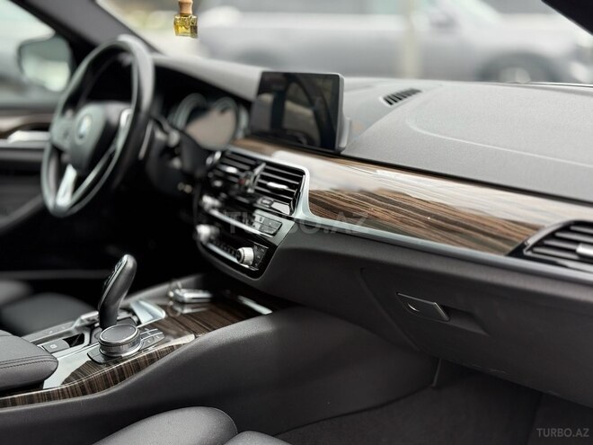 BMW 530e-17