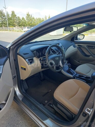 Hyundai Elantra 2015, 35,700 km - 1.8 l - Yevlax