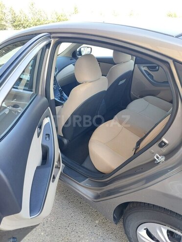 Hyundai Elantra 2015, 35,700 km - 1.8 l - Yevlax