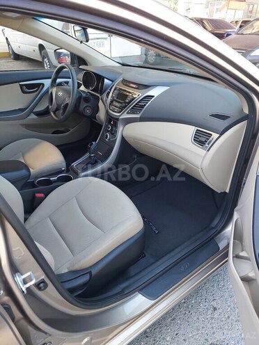 Hyundai Elantra 2015, 35,700 km - 1.8 l - Yevlax