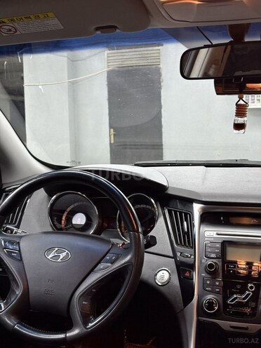 Hyundai Sonata-8