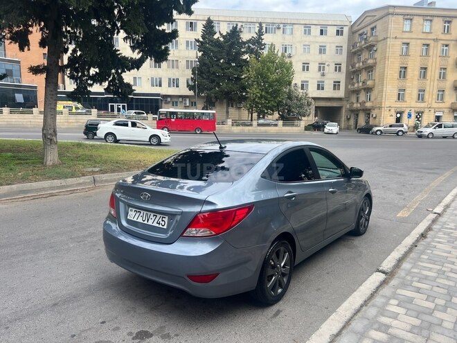 Hyundai Accent-3