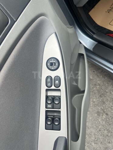 Hyundai Accent-4