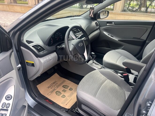 Hyundai Accent-5