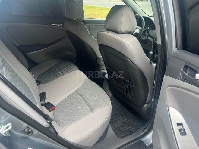 Hyundai Accent-13