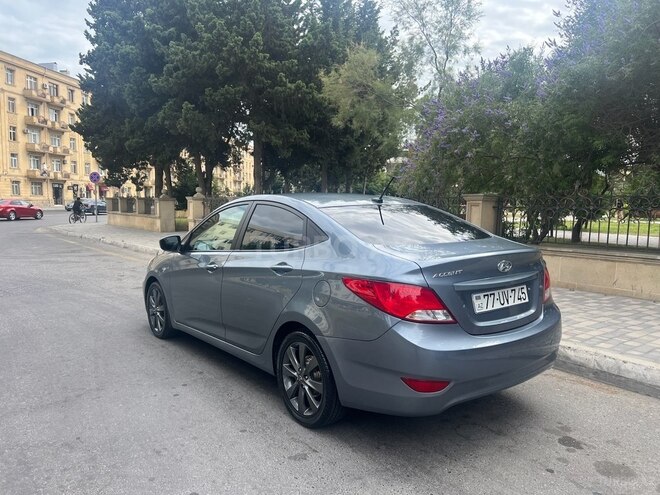 Hyundai Accent-19
