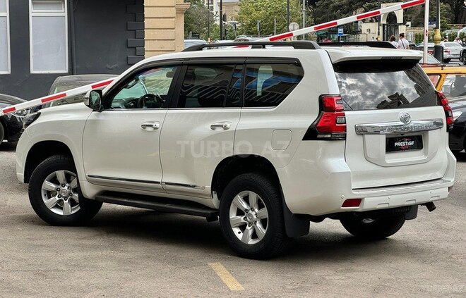 Toyota Land Cruiser Prado-5