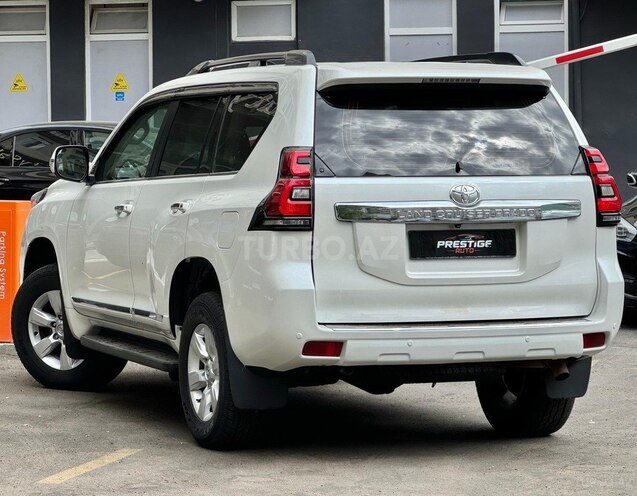 Toyota Land Cruiser Prado-11