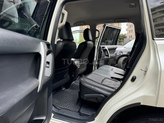 Toyota Land Cruiser Prado-12