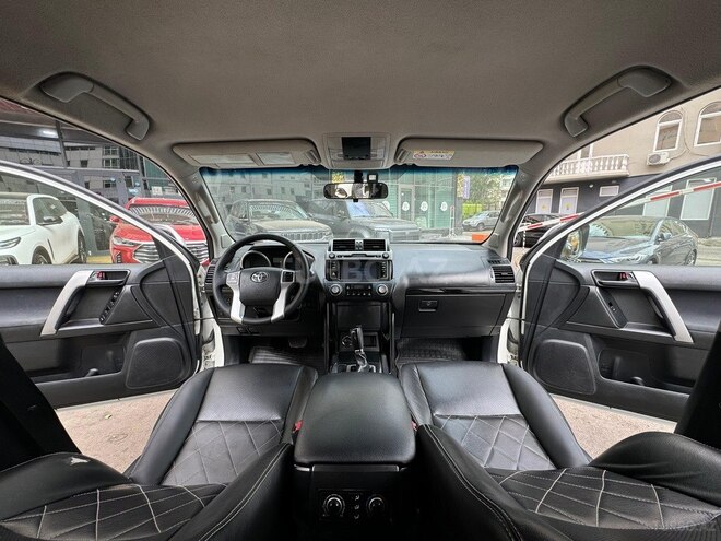 Toyota Land Cruiser Prado-17