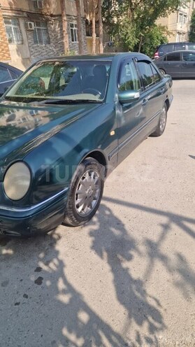 Mercedes E 240 1998, 270,000 km - 2.4 l - Sumqayıt
