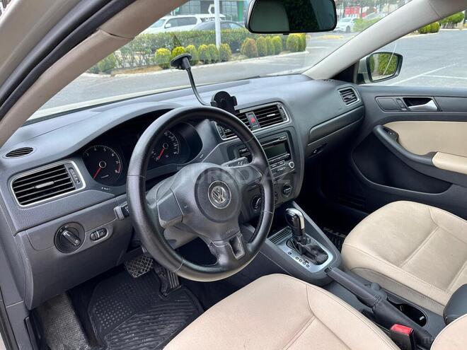 Volkswagen Jetta-7