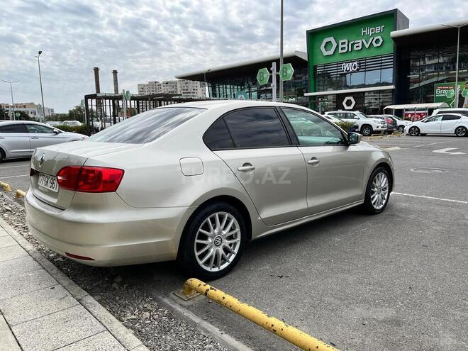 Volkswagen Jetta-4