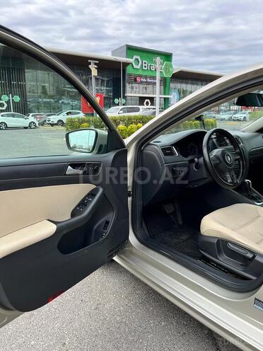 Volkswagen Jetta-6