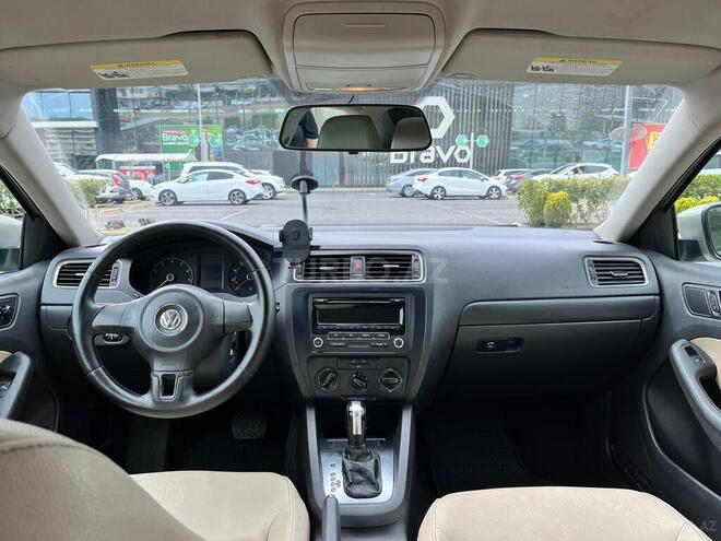 Volkswagen Jetta-8