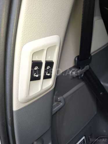 Toyota Land Cruiser Prado-3