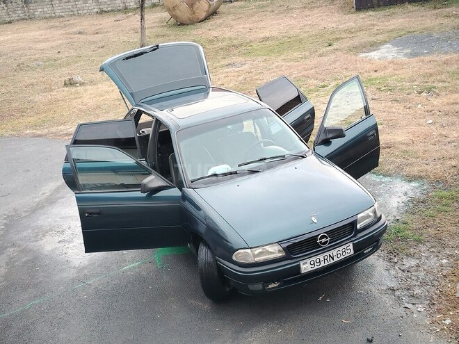 Opel Astra 1993, 225,000 km - 1.6 л - Zaqatala