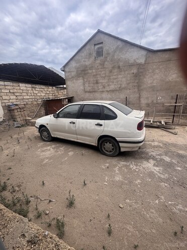 Volkswagen Polo 1995, 350,000 km - 1.6 l - Bakı
