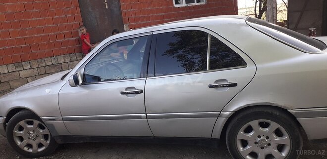 Mercedes E 250 1994, 160,000 km - 2.5 l - Masallı