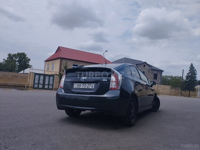 Toyota Prius-5
