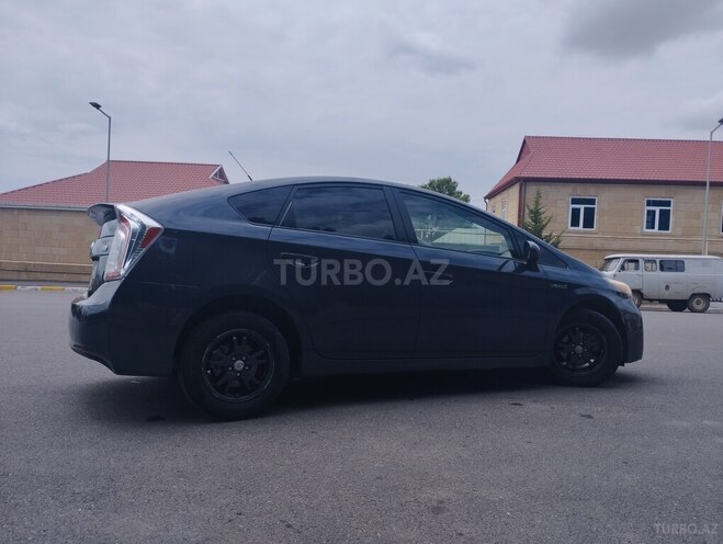 Toyota Prius-4