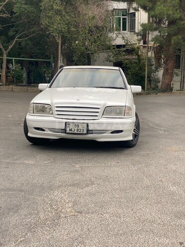 Mercedes C 200 2000, 239,730 km - 2.0 l - Bakı