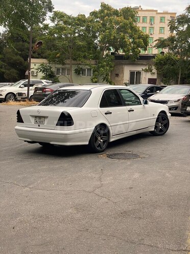 Mercedes C 200 2000, 239,730 km - 2.0 l - Bakı