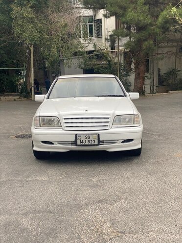 Mercedes C 200 2000, 239,730 km - 2.0 l - Bakı