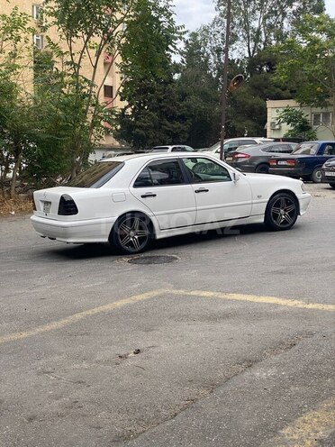 Mercedes C 200 2000, 239,730 km - 2.0 l - Bakı