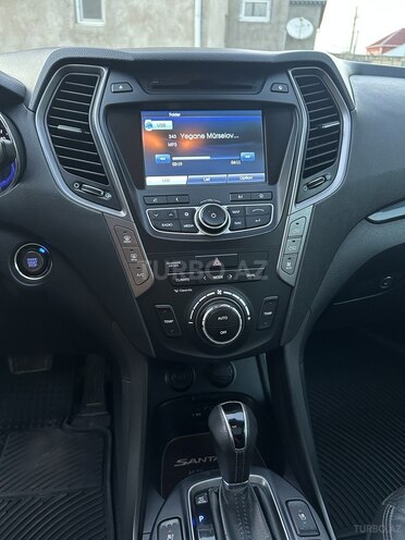 Hyundai Grand Santa Fe-10