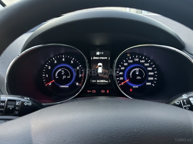 Hyundai Grand Santa Fe-4