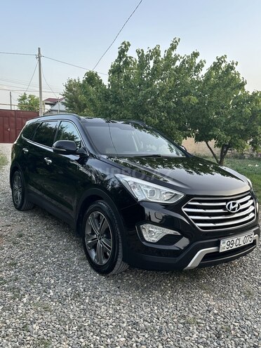 Hyundai Grand Santa Fe-2