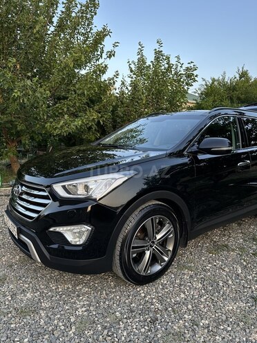 Hyundai Grand Santa Fe-3