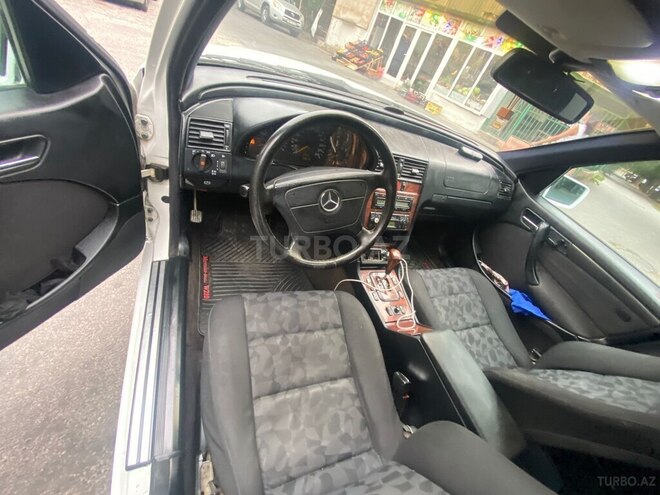 Mercedes C 200 2000, 239,730 km - 2.0 l - Bakı