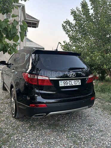 Hyundai Grand Santa Fe-16
