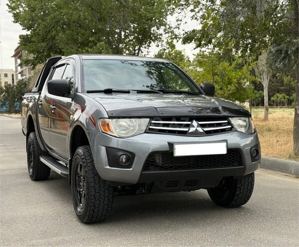 Mitsubishi L200 2015, 178,000 km - 2.5 l - Bakı