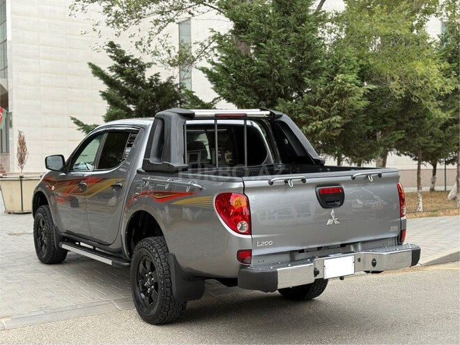 Mitsubishi L200 2015, 178,000 km - 2.5 l - Bakı