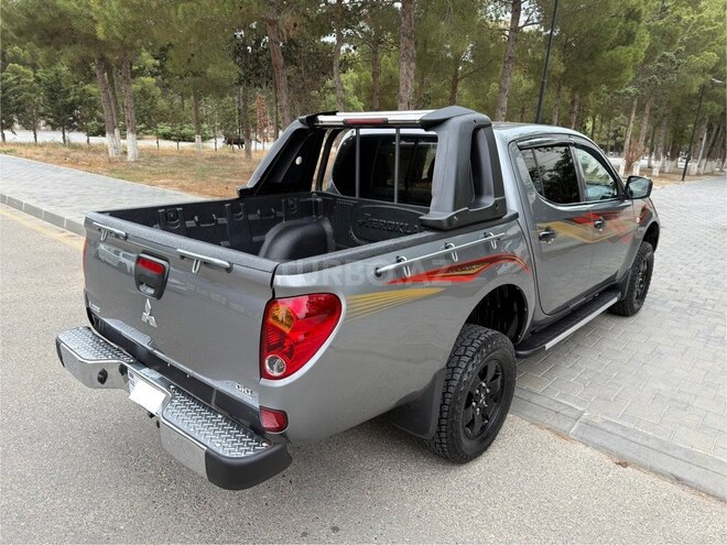 Mitsubishi L200 2015, 178,000 km - 2.5 l - Bakı