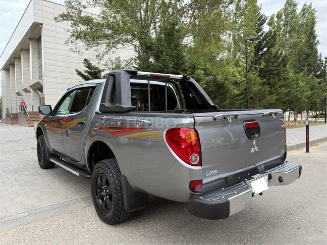 Mitsubishi L200 2015, 178,000 km - 2.5 l - Bakı