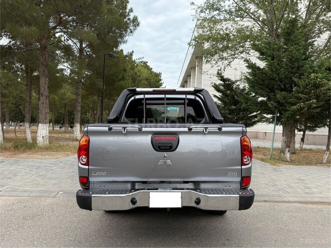 Mitsubishi L200 2015, 178,000 km - 2.5 l - Bakı