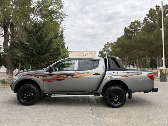 Mitsubishi L200 2015, 178,000 km - 2.5 l - Bakı