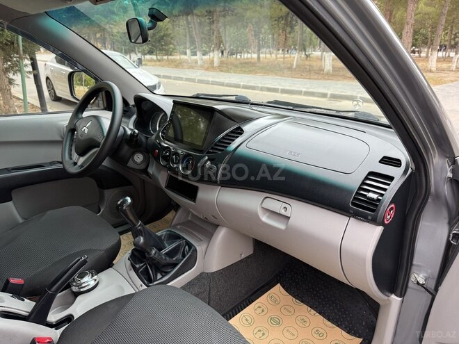 Mitsubishi L200 2015, 178,000 km - 2.5 l - Bakı