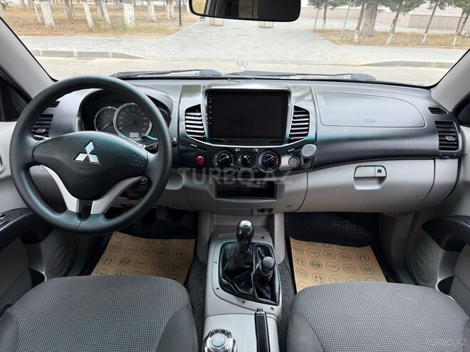 Mitsubishi L200 2015, 178,000 km - 2.5 l - Bakı