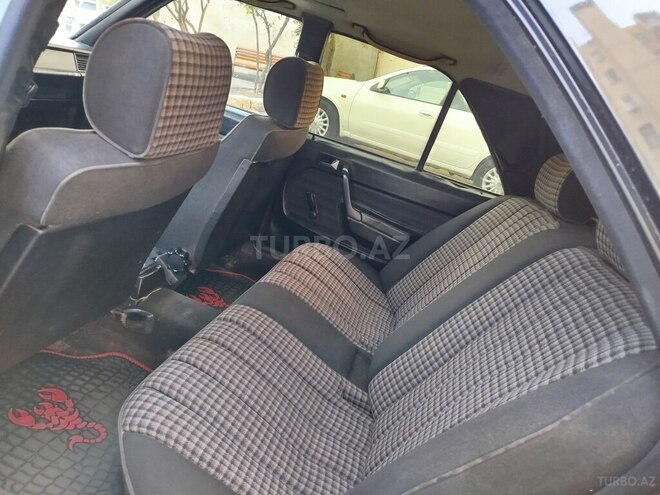 Mercedes 190-7