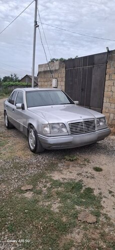 Mercedes E 220 1993, 550,000 km - 2.2 л - Quba