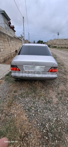 Mercedes E 220 1993, 550,000 km - 2.2 л - Quba