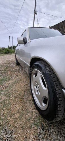 Mercedes E 220 1993, 550,000 km - 2.2 л - Quba